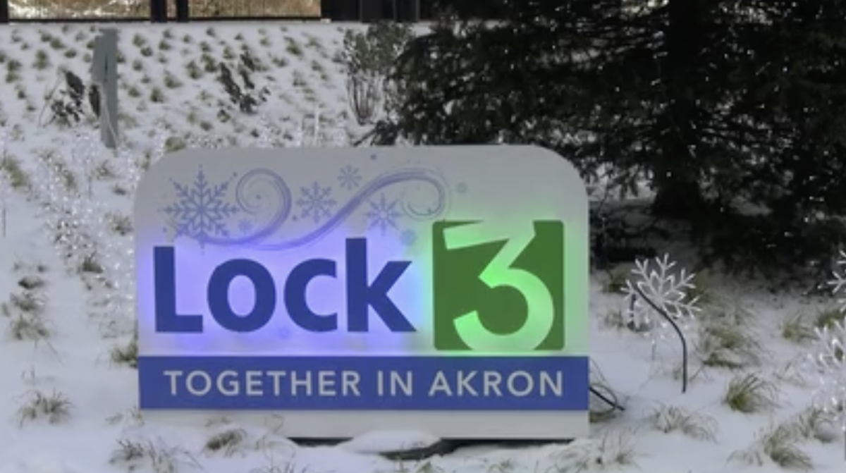 Akron's Lock 3 celebrates the holiday season